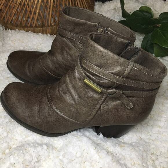 BareTraps Rhapsody ankle heel booties - Picture 3 of 8